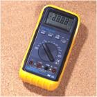 自動(dòng)量程3 3/4位LCD顯示的數(shù)字多用表，最大顯示值3296;數(shù)字和模擬條圖雙顯示,顯 示 器：30 X 60mm LCD，最大顯示值19999,直流電壓;交流電壓;直流電流;交流電流;電阻;電容,帶蜂鳴器通斷測(cè)試;二極管測(cè)試;晶體管hFE測(cè)試. 
