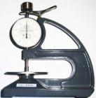 CH系列測厚儀：它可分為A，B，C，S等型號及手式，臺式等各種規(guī)格.A型是測量硫化橡膠和塑料制品的厚度；B型是測量乳膠的厚度；S型可用于塑料厚度的測量；C型多頭測厚儀用于電線電纜等特殊規(guī)格橡塑材料厚度的測量。
