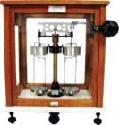 6SP-200半自動分析天平,產品適用于工礦企業(yè)，科學研究機構化驗室、實驗室作精密衡量分析測定。稱重:200g.分度值:1mg,騎馬標尺范圍:10mg-990mg.稱盤尺寸:Φ75mm

 