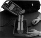 E4171 電纜故障模擬儀  用來訓(xùn)練使用者發(fā)現(xiàn)故障的技能。儀器可模擬最常見的網(wǎng)絡(luò)通路故障，如：短路，開路，接地和電池故障等。儀器可以用來連接萬用表，電阻電橋，時域反射計和雙標識計等。