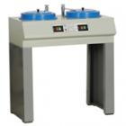  PG-2C型金相試樣拋光機(jī)是對PG-2金相試樣拋光機(jī)的不完善處進(jìn)行針對性的設(shè)計改進(jìn),增加了在拋光時作稀釋冷卻用的供水系統(tǒng)和易清污的抽屜式積污匣，拋盤直徑：220mm.轉(zhuǎn)速：900r/min，1400r/min（定制）.電動機(jī)：YS7116 0.2kW 380V（220V 定制） 50Hz