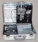 便攜式1140型航空油料水分離指數(shù)儀;基于產(chǎn)品質(zhì)量控制的目的，需要根據(jù)所測(cè)定的表面活性劑的多少來(lái)確定燃油的水分離特性;1140型便攜式航空油料水分離指數(shù)儀是一臺(tái)用于上述兩種檢測(cè)的測(cè)試儀器，也可以用來(lái)評(píng)估過(guò)濾分離器和白土處理環(huán)境的效率。