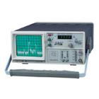 掃頻式超外差頻譜分析儀采用電掃描在頻率范圍內(nèi)調(diào)諧，其頻譜的頻率分量隨著時(shí)間依次采樣出來(lái)。所以，掃描調(diào)諧頻譜分析儀可以顯示周期信號(hào)和隨機(jī)信號(hào)。

AT5010B頻譜分析儀頻率超出1GHz(0.15~1050MHz)有粗調(diào)和細(xì)調(diào)調(diào)節(jié)中心頻率，加上100KHz／格~100MHz/格掃頻寬度選擇，組成簡(jiǎn)易的頻域測(cè)量。一個(gè)6寸CRT,8×10分格內(nèi)刻度LED顯示可選為中心頻率或標(biāo)記頻率讀數(shù)。
