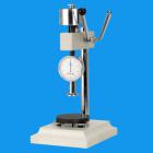 功 能：
LX-A 型和LX-C型邵氏硬度計可裝配在本公司配套生產(chǎn)的LAC型硬度計測試支架上使用，可提高測試精度。 
