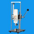 說(shuō)明： 
AST-S手壓式拉壓測(cè)試架，專(zhuān)為NK、HF系列推拉力計(jì)配備，可組合成不同用途的試驗(yàn)機(jī)臺(tái)，進(jìn)行準(zhǔn)確的拉壓負(fù)
荷、插拔力、破壞性試驗(yàn)等測(cè)試。
