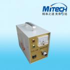 詳細(xì)信息
CJX－A角焊縫磁粉探傷儀是我廠吸收國內(nèi)外同類產(chǎn)品的優(yōu)點(diǎn)自行設(shè)計(jì)生產(chǎn)的。儀器具有體積小、重量輕、用途廣、便攜帶、操作方便等優(yōu)點(diǎn)。電路采用無觸點(diǎn)可控元件和集成電路，安全電壓輸出。利用外加磁場(chǎng)磁化法對(duì)各種平焊縫、角焊縫、機(jī)械零配件的分段探傷檢查。應(yīng)用于壓力容器、管道、球罐、大型鋼結(jié)構(gòu)及機(jī)械制造等行業(yè)，特別適用于野外、流動(dòng)探傷檢查使用。通用主機(jī)可選配A、D、0三種探頭。
