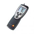 產(chǎn)品介紹：

testo 512可在大背光顯示屏幕上同時(shí)顯示壓力和風(fēng)速，讀取方便且現(xiàn)場打印測量數(shù)據(jù)，包括日期和時(shí)間，最大/最小值。
testo 512有2個(gè)可轉(zhuǎn)換的風(fēng)速測量單位：m/s 和fpm。8個(gè)壓力測量單位：kPa,hPa, Pa, mH2O, mHg, psi,inch H2O, inch Hg.
可計(jì)算平均值，帶密度補(bǔ)償功能。通過保持鍵將當(dāng)前讀數(shù)鎖定在屏幕上。測量最大/最小值，可以顯示和存儲(chǔ)在儀器上。保護(hù)軟套使儀器防撞、防污和防水。

