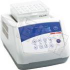 產(chǎn)品特點(diǎn)：

●液晶顯示屏，菜單式操作界面，多組數(shù)據(jù)一屏顯示，操作簡(jiǎn)單。

●具有斷電恢復(fù)功能，當(dāng)外電源斷電又重新來(lái)電時(shí)，設(shè)備可按原設(shè)定程序自動(dòng)恢復(fù)運(yùn)行。

●微處理器控制，溫控線性好、振蕩轉(zhuǎn)速準(zhǔn)確、波動(dòng)小。

●設(shè)有定時(shí)功能，0～100小時(shí)范圍內(nèi)任意設(shè)定培養(yǎng)時(shí)間，顯示屏顯示剩余時(shí)間，定時(shí)終點(diǎn)發(fā)出聲音報(bào)警訊號(hào)。

●多種標(biāo)準(zhǔn)樣品模板可供選擇，更換方便。也可根據(jù)用戶(hù)要求定做模塊。

●短振蕩點(diǎn)動(dòng)功能。

●直流無(wú)刷電機(jī)驅(qū)動(dòng)、長(zhǎng)壽命、免保養(yǎng)。

