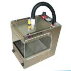 歐特普OTAPUR OT6093除塵箱工作原理： 將物體（電路板，手機(jī)殼等）送入工作區(qū)，在光電開(kāi)關(guān)的感應(yīng)下，高壓氣流將離子發(fā)生裝置所產(chǎn)生的大量正負(fù)離子迅速吹向物體表面，中和物體表面所積累的靜電電荷，同時(shí)，高速氣流將靜電吸收的塵粒吹除，并通過(guò)洞板落下其下方的負(fù)壓集塵區(qū)中，將被清潔的物體取出放入專用的物料盤中即可，定時(shí)用吸塵器吸走塵粒。