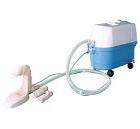 體潔器的功能如下:

1. 能為長期臥床的病人,實現(xiàn)不用下床便能輕松完成洗頭的工作.特制噴頭可將頭發(fā)吸入噴頭內(nèi)部進行清洗,并能做到邊洗邊清潔.有效防止弄濕被單給患者和家人帶來的不便.

2. 特制噴頭同樣可以進行患者身體清潔的工作,做到邊噴邊洗,整個過程在噴頭內(nèi)部完成.

3. 對患有褥瘡的患者,本機器可以隨時用來為患者清洗患病部位,從而減輕患者痛苦.

4. 意識清醒者或護理專員可以在床上輕松處理患者小便.機器帶有線控裝置,整個過程輕松,便捷.